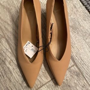 H&M 1” Pointed Toe Pump